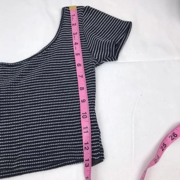 Forever 21 black and white crop top - Picture 5 of 6